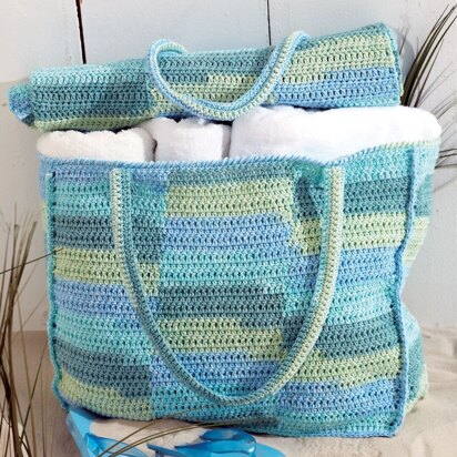 Beach Bag With Mat in Bernat Handicrafter Cotton Solids