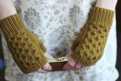 Knotted Pine Mitts