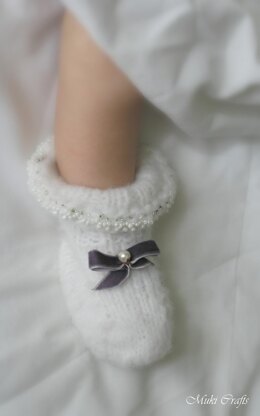 Sade newborn booties