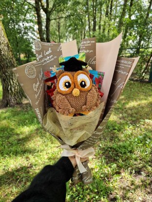 Plush graduation owl amigurumi