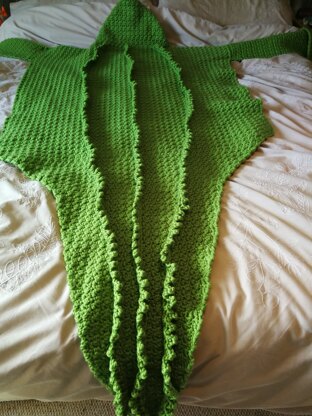 Alligator wearable blanket