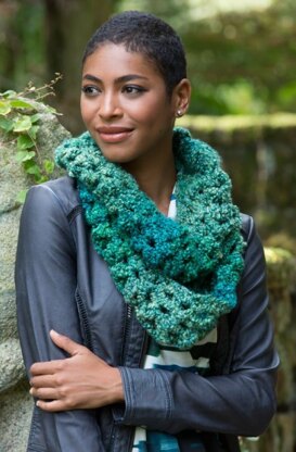 Sparkling Shells Cowl in Red Heart Stellar - LW4515