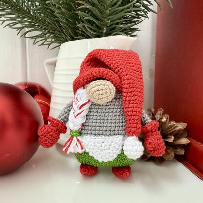 .Keychain Boy and Girl Gnomes