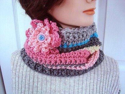 655 CROCHET COWL and flower, Neapolitan