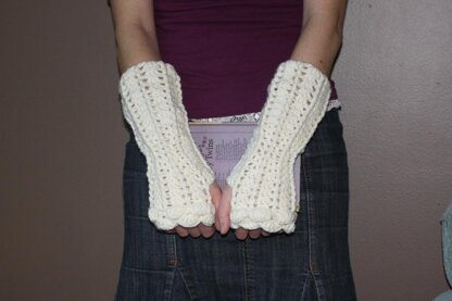 Lacy Wrist Warmers with Shell Edge