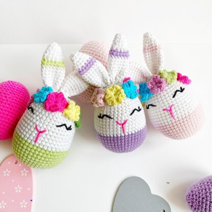 Cute Easter egg bunny