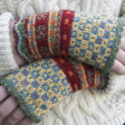 Latvian Fingerless Mitts - knitting pattern