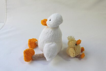 Mummy Duck and Ducklings with Accessories