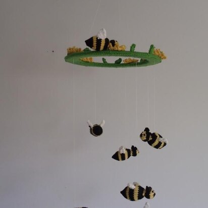 Bumble Bee Mobile - knitting pattern