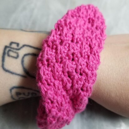 Strawberry Fields Scrunchie - knitting pattern