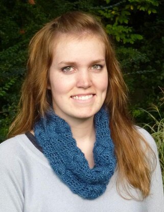 Reversible Cabled Cowl in Two Sizes #701