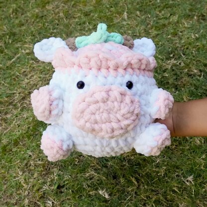 Strawberry cow amigurumi