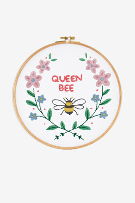 Queen Bee in DMC - PAT0447 -  Downloadable PDF
