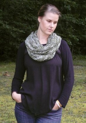 Rose Trellis Lace Cowl