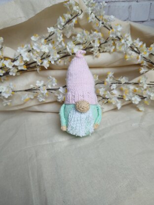 Knitted Spring Gnome