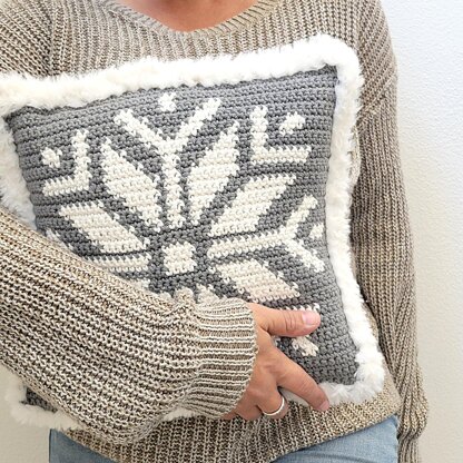 Nordic Snowflake Pillow Cover