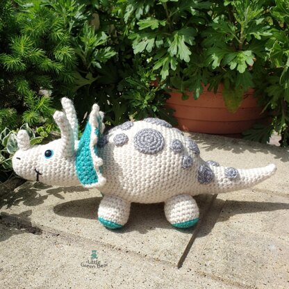 Terry the Triceratops - US Terminology - Amigurumi