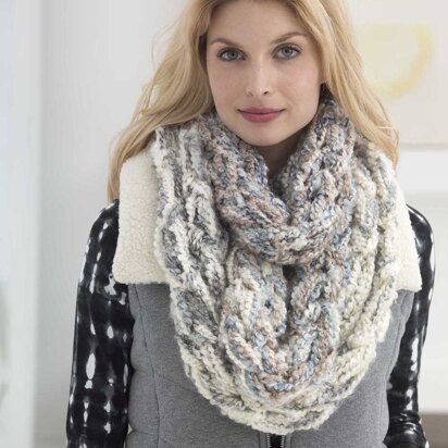 Lush Plush Arm Knit Cowl in Lion Brand Homespun Thick & Quick - L40016