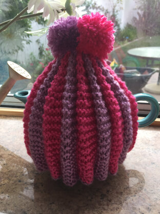 Knitted Pleated Tea Cozy in Bernat Super Value