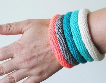 Easy knitted bangle