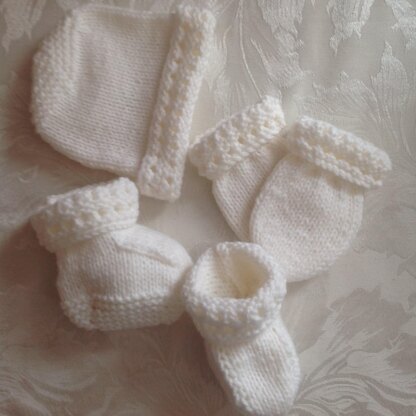 White Baby Hat Mittens bootie set