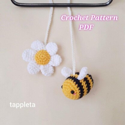 Bee and Daisy car mirror hanging crochet pattern, Crochet bee and flower charm, flowers car decoration, cute charm vacation car accessories