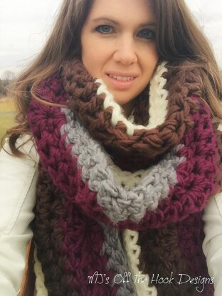 Bulky & Wavy Fringed Scarf