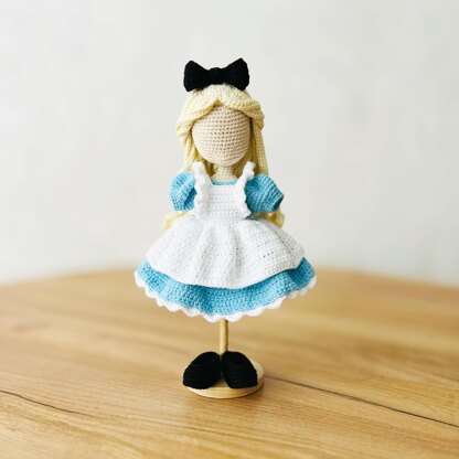 Crochet doll clothes, amigurumi doll outfit, crochet flamingo, Alice in Wonderland, Alice outfit