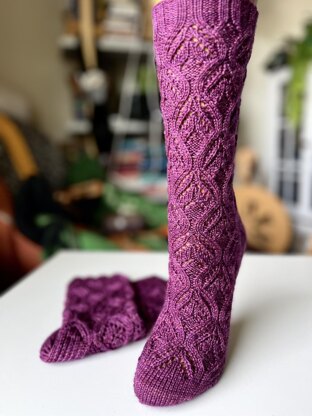 Ogee Flow Socks