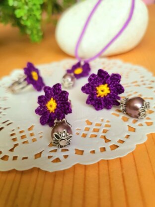 Daisy flower earrings, pendant and finger ring