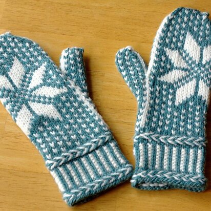 Macro Mitts - knitting pattern