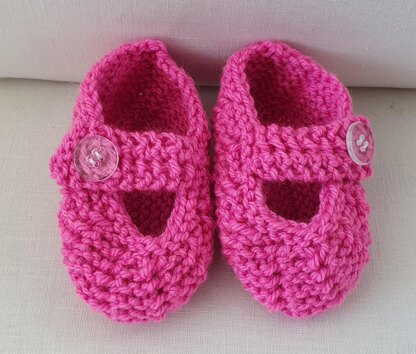 Tamika - Garter and lace stitch baby shoes