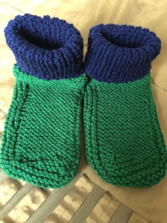 Cosy Slipper Socks - Knitting Pattern For Women in Debbie Bliss Cashmerino Chunky by Debbie Bliss #2