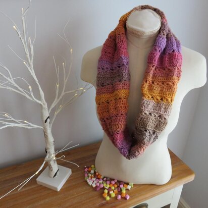 Dolly Mixture Sweetie Crochet Cowl