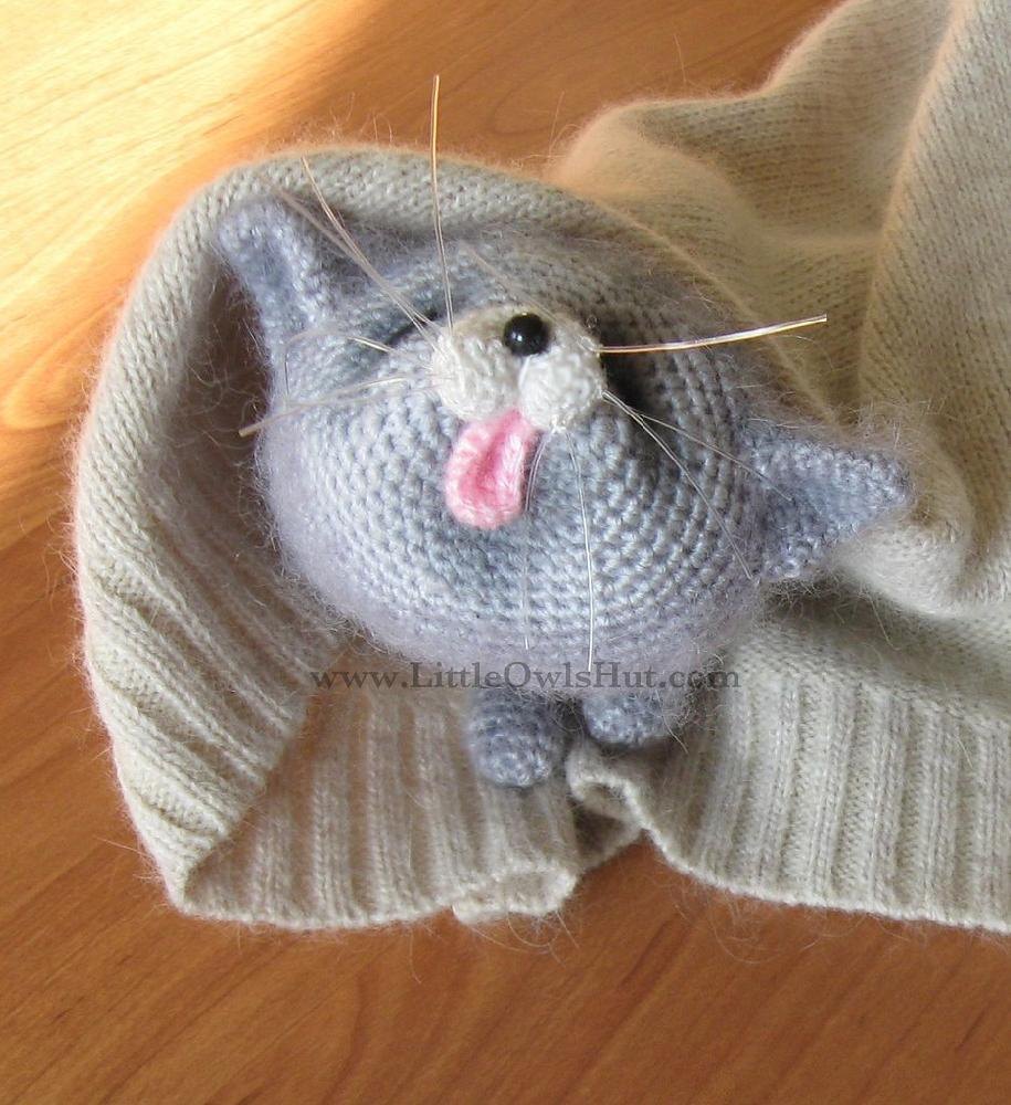 Мк котик. Амигуруми кот спицами. Вязаные котики спицами. Мордочка вязаного кота. Вязаные котики мастер класс.