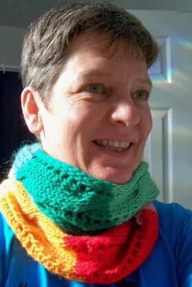 Color-filled Cabled Cowl (or Scarf)