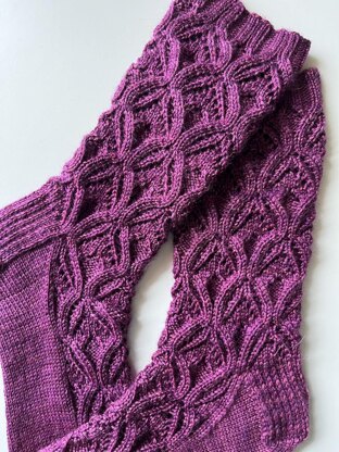 Ogee Flow Socks