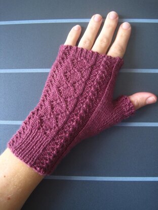 Briony Lace Mitts