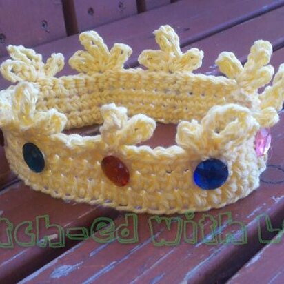 The Prince(ss) & The Frog Hat and Crown Crochet Kit