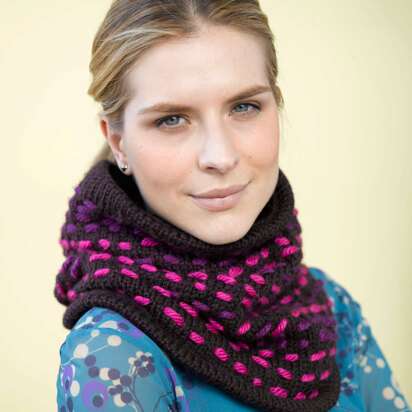 Rosy Stitches Cowl in Lion Brand Vanna's Choice - 90710AD
