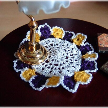 1:12th scale pansy doily