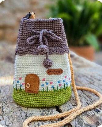 Fairy house crossbody bucket bag crochet pattern T17 | LoveCrafts
