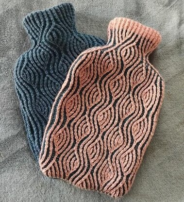 Brynne Hot Water Bottle Cover (Brioche knitting)
