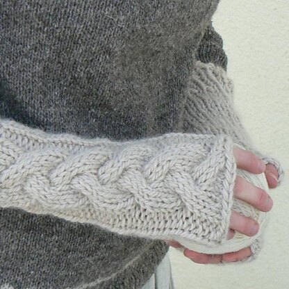 Cabled Mitts