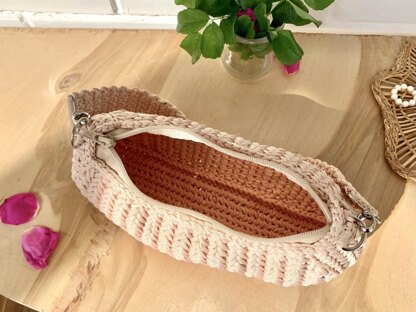 Crochet Baguette Bag Pattern: Evening Clutch Purse