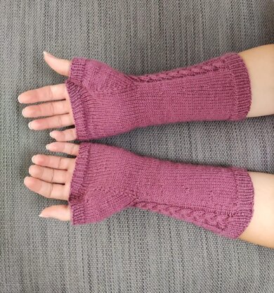 Fine Triple Plaited Cable Mitts