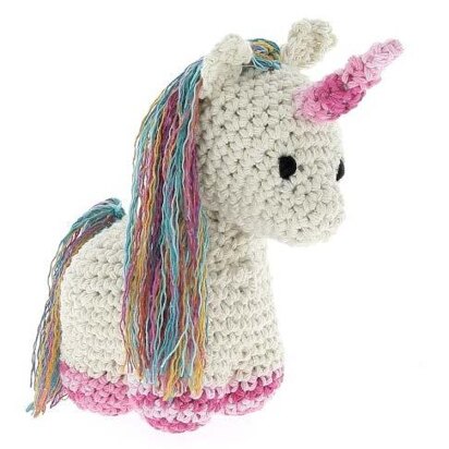 Regenbogen Einhorn Nora Spielzeug aus Hoooked Eco Barbante