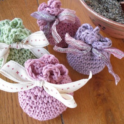 Simple crochet sachet