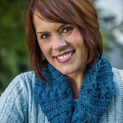 Reversible Cabled Cowl in Two Sizes #701