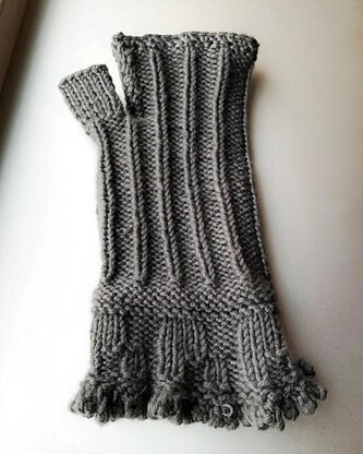 Laces mittens